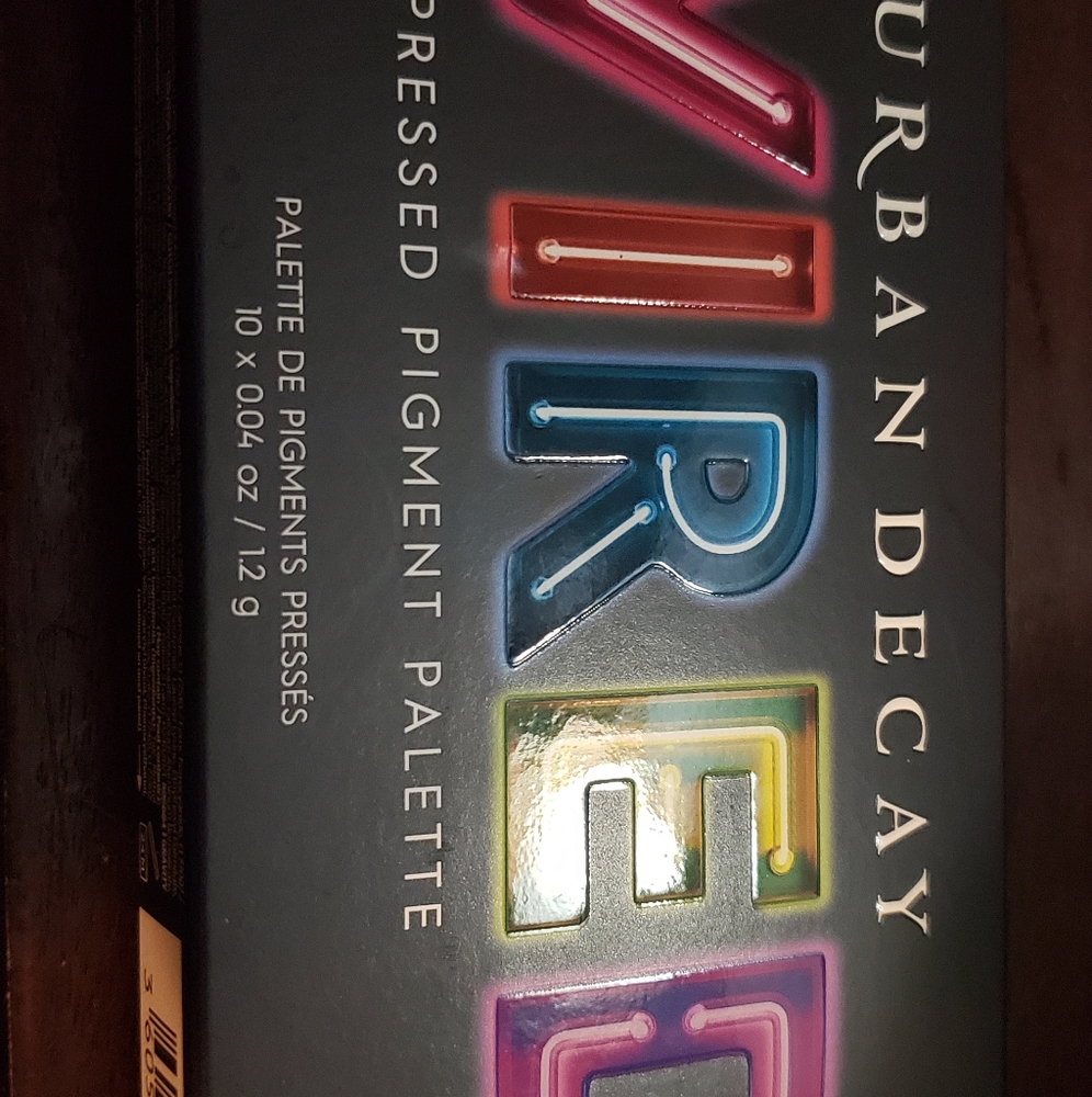 Urban Decay Wired Pressed Pigment Palette